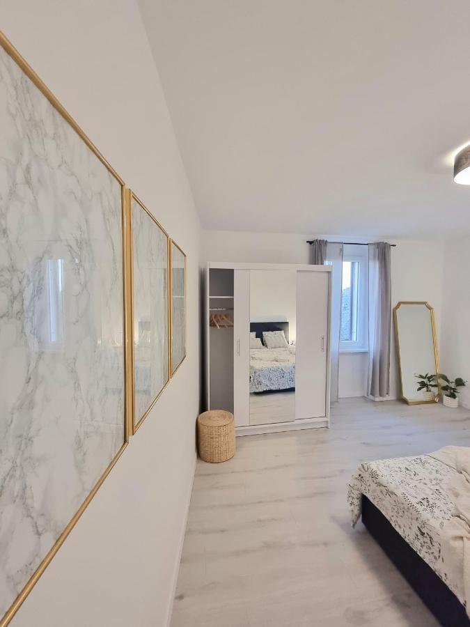 Apartamento Un Ami Pula Exterior foto