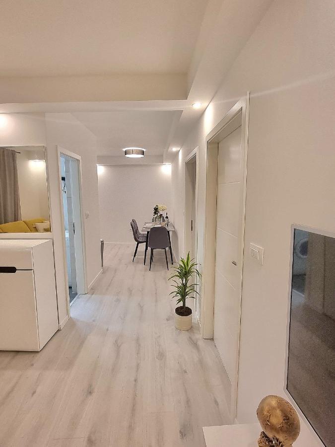 Apartamento Un Ami Pula Exterior foto